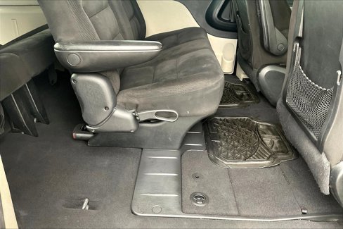 Used 2016 Dodge Grand Caravan American Value Package image 17