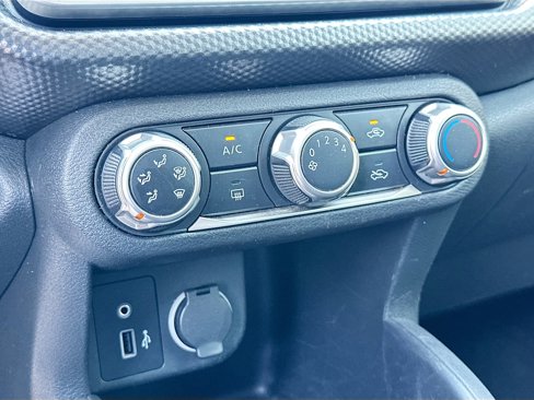 Used 2020 Nissan Kicks S image 15