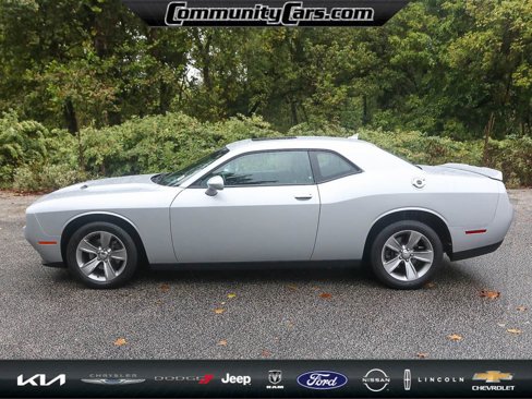 Used 2019 Dodge Challenger SXT image 3