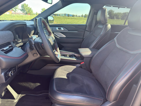 Used 2025 Ford Explorer ST image 13