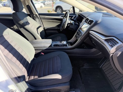 Used 2018 Ford Fusion SE w/ Fusion SE Technology Package image 25