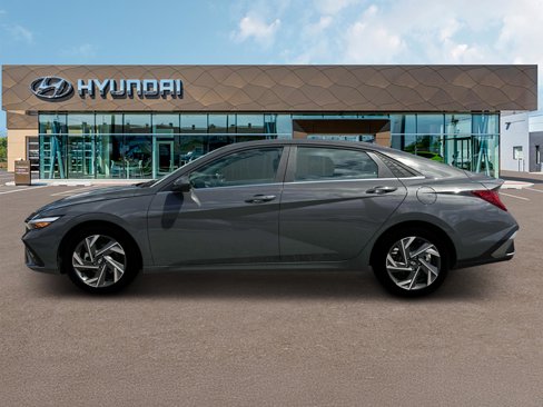 New 2025 Hyundai Elantra SEL image 3