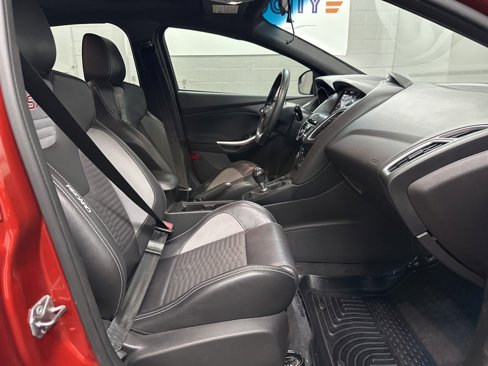 Used 2018 Ford Focus ST w/ Equipment Group 401A image 22