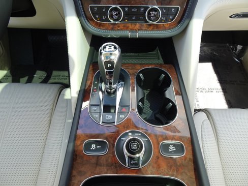 Used 2021 Bentley Bentayga image 20