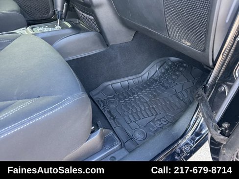Used 2016 Jeep Wrangler Rubicon w/ Power Convenience Group image 54