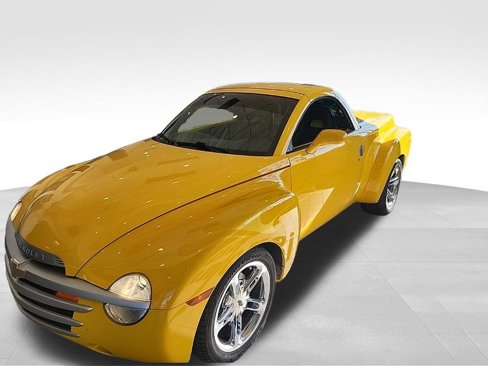 Used 2004 Chevrolet SSR w/ Preferred Equipment Group image 16