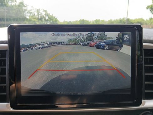 Used 2021 Hyundai Venue SEL w/ Premium Package image 14