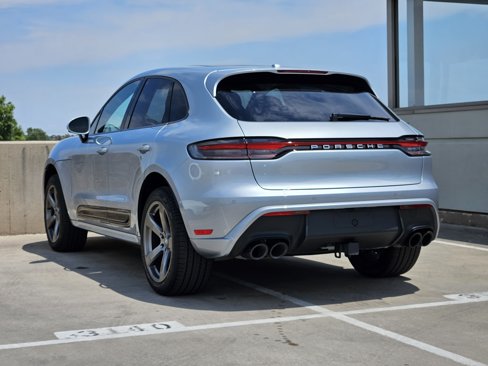 Certified 2025 Porsche Macan Turbo image 3