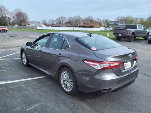Used 2020 Toyota Camry XLE image 6