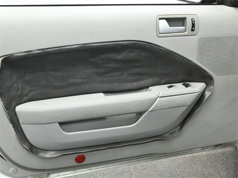 Used 2009 Ford Mustang Convertible image 9