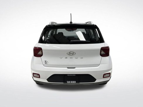 Used 2023 Hyundai Venue Limited image 14