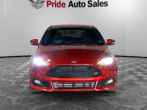 Used 2018 Ford Focus ST image 2