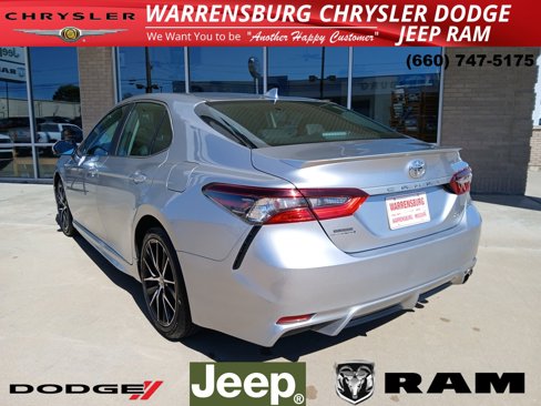 Used 2023 Toyota Camry SE image 6