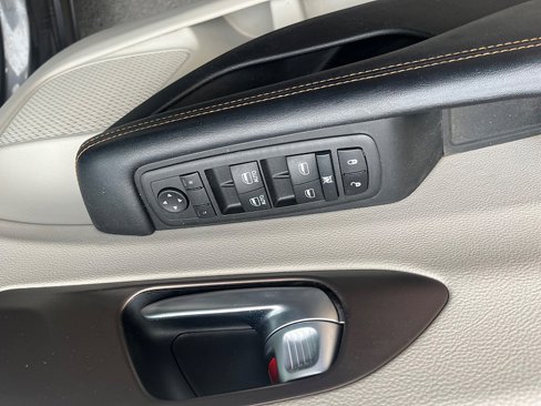 Used 2017 Chrysler Pacifica Touring-L image 24