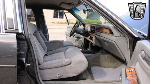 Used 1986 Lincoln Town Car image 11