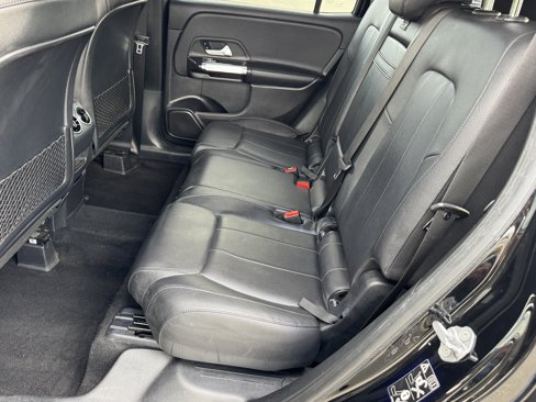 Used 2021 Mercedes-Benz GLB 250 4MATIC image 32