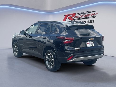 Used 2024 Chevrolet Trax LT image 3