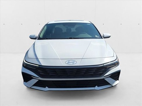 Used 2024 Hyundai Elantra SEL w/ Convenience Package image 2