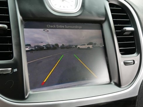 Used 2016 Chrysler 300 Limited image 27