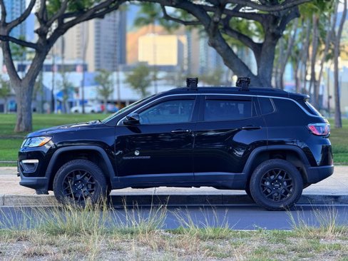 Used 2018 Jeep Compass Latitude image 2
