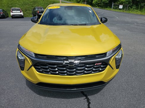 Used 2024 Chevrolet Trax RS w/ Driver Confidence Package image 2