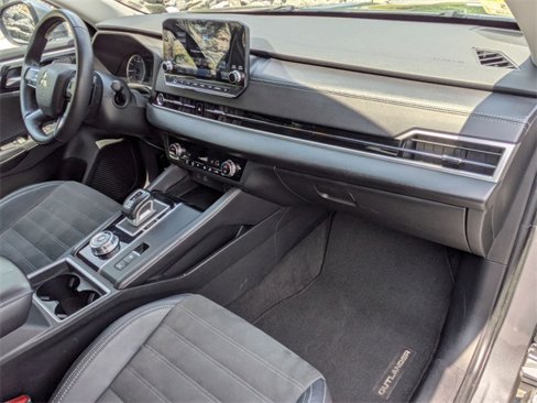 Used 2023 Mitsubishi Outlander SE image 30