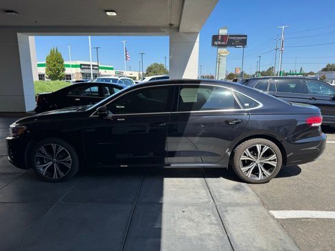 Used 2021 Volkswagen Passat 2.0T SE image 4