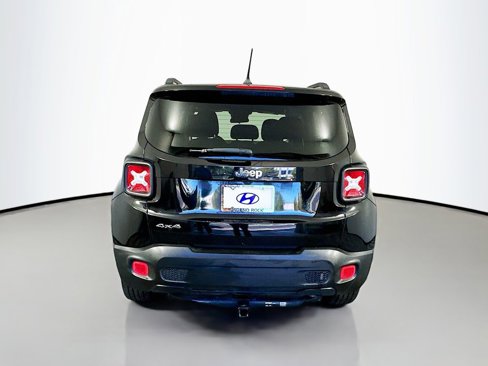 Used 2016 Jeep Renegade Latitude image 6