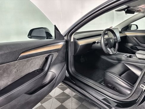 Used 2021 Tesla Model 3 Standard Range Plus image 17
