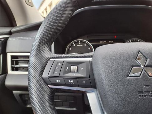 New 2025 Mitsubishi Outlander ES image 18