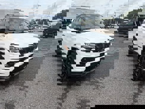 Used 2023 Jeep Compass Altitude image 3