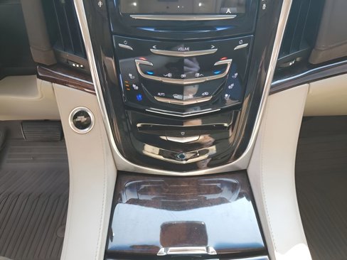 Used 2016 Cadillac Escalade ESV Luxury image 40