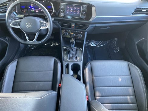 Used 2024 Volkswagen Jetta SE image 2