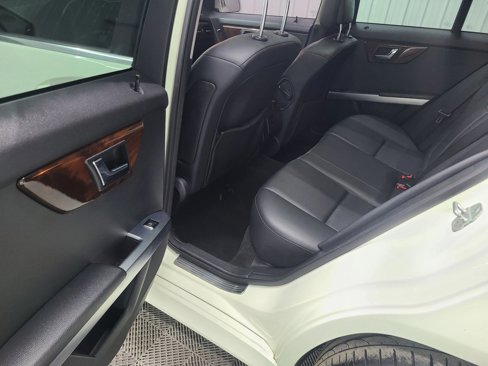 Used 2011 Mercedes-Benz GLK 350 4MATIC image 33