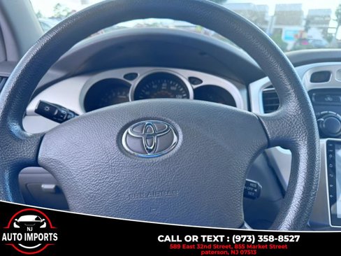 Used 2004 Toyota Highlander 4WD V6 w/ 3rd Row image 23