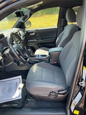 Used 2017 Toyota Tacoma TRD Sport image 23
