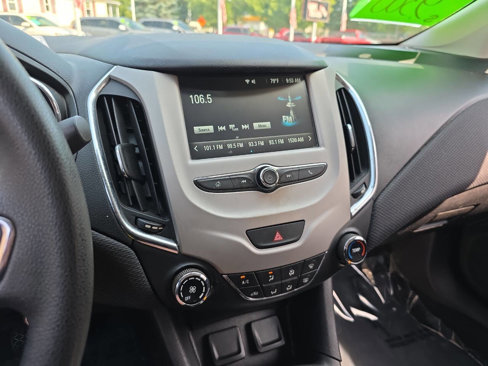 Used 2018 Chevrolet Cruze LS image 23
