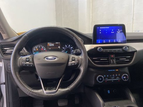 Used 2020 Ford Escape SEL image 5