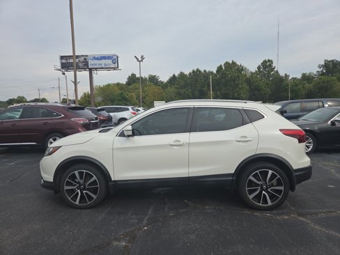 Used 2019 Nissan Rogue Sport SL image 2