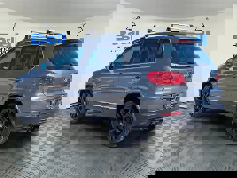 Used 2017 Volkswagen Tiguan SEL image 3