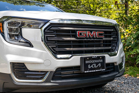 Used 2022 GMC Terrain SLE image 28