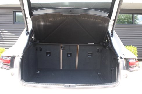 Certified 2024 Porsche Macan image 34