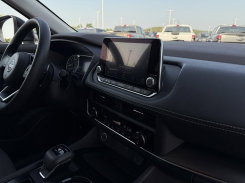 Used 2023 Nissan Rogue SV image 31