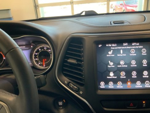 Used 2022 Jeep Cherokee Latitude Lux w/ Mopar Interior Package image 21