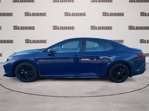 Used 2025 Toyota Camry SE image 2
