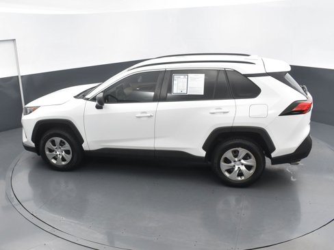 Used 2019 Toyota RAV4 LE image 18