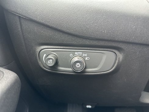Used 2020 Chevrolet Equinox LT image 17