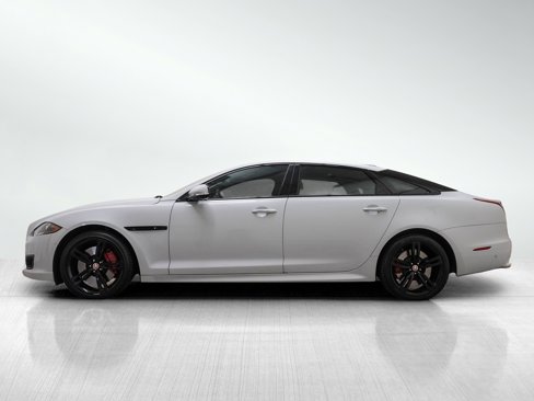 Used 2016 Jaguar XJ R image 3