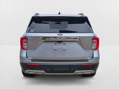 Used 2021 Ford Explorer XLT w/ Equipment Group 202A image 6