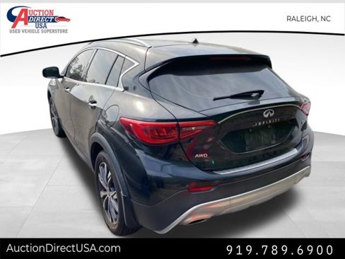 Used 2017 INFINITI QX30 Premium w/ Technology Package image 9